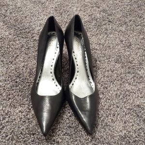 BCBG black pointy toe pumps 8.5m